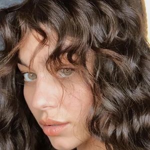 Meet your Posher, Chloe